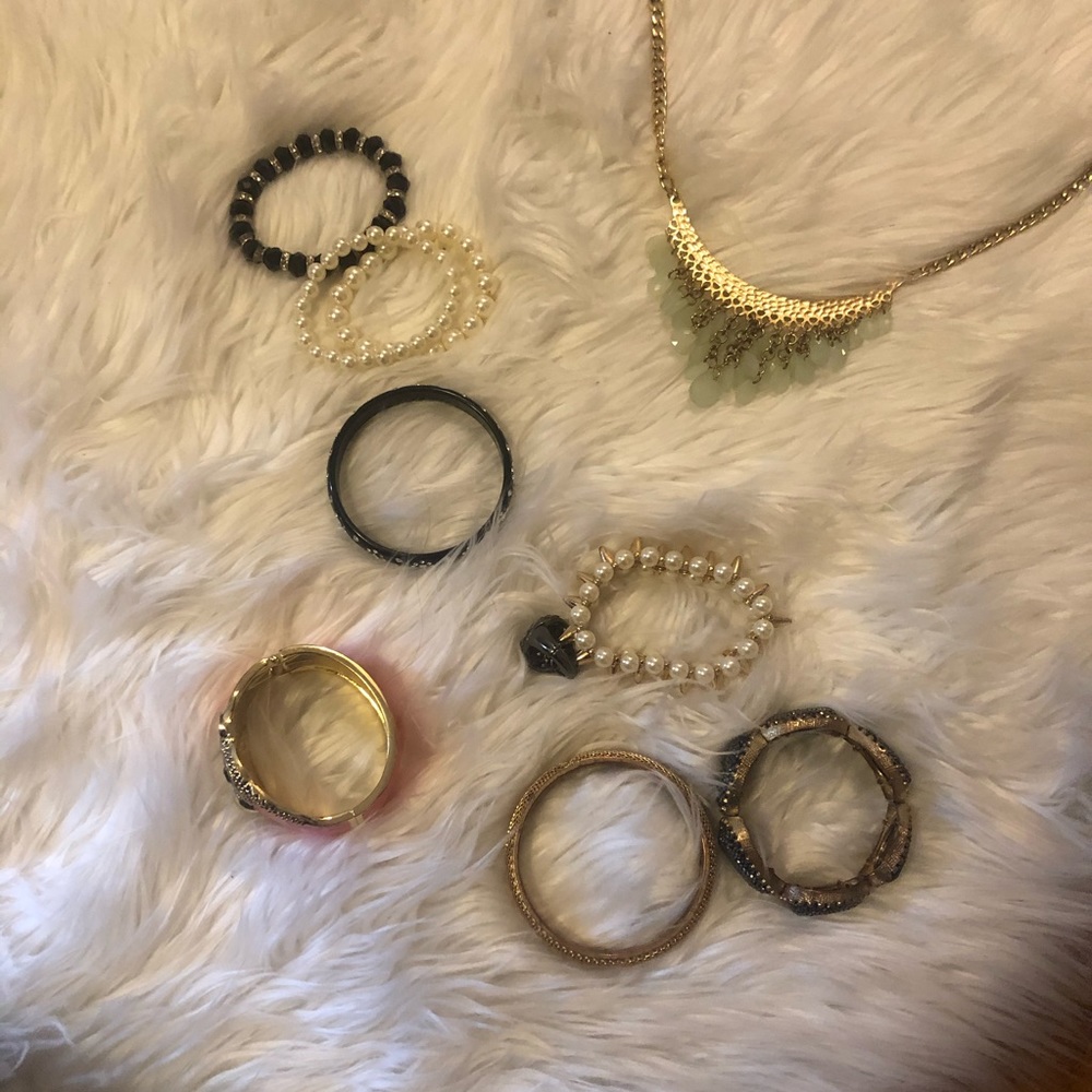 JEWELRY BUNDLE - Picture 1 of 4